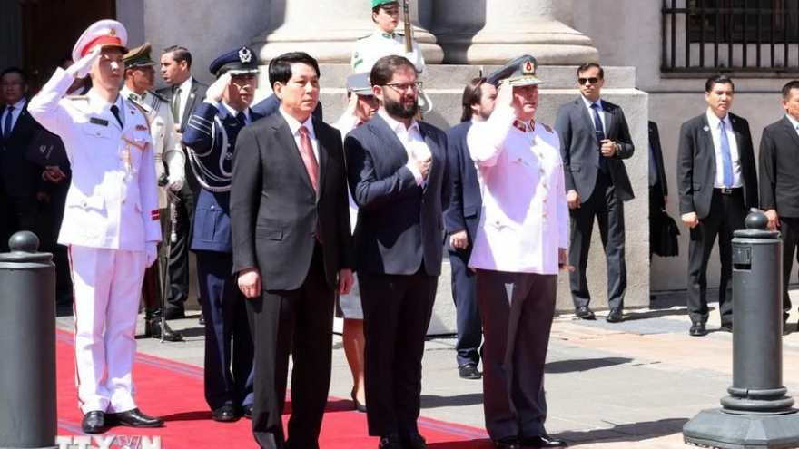 Vietnamese President warmly welcomed in Santiago de Chile on official visit